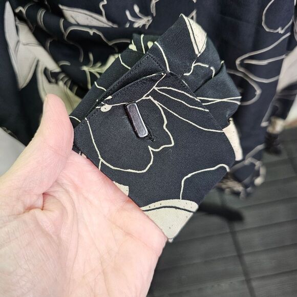 MaxMara Vintage Black and Cream Floral Silk Button Front Blouse Size 10 - Picture 4 of 10